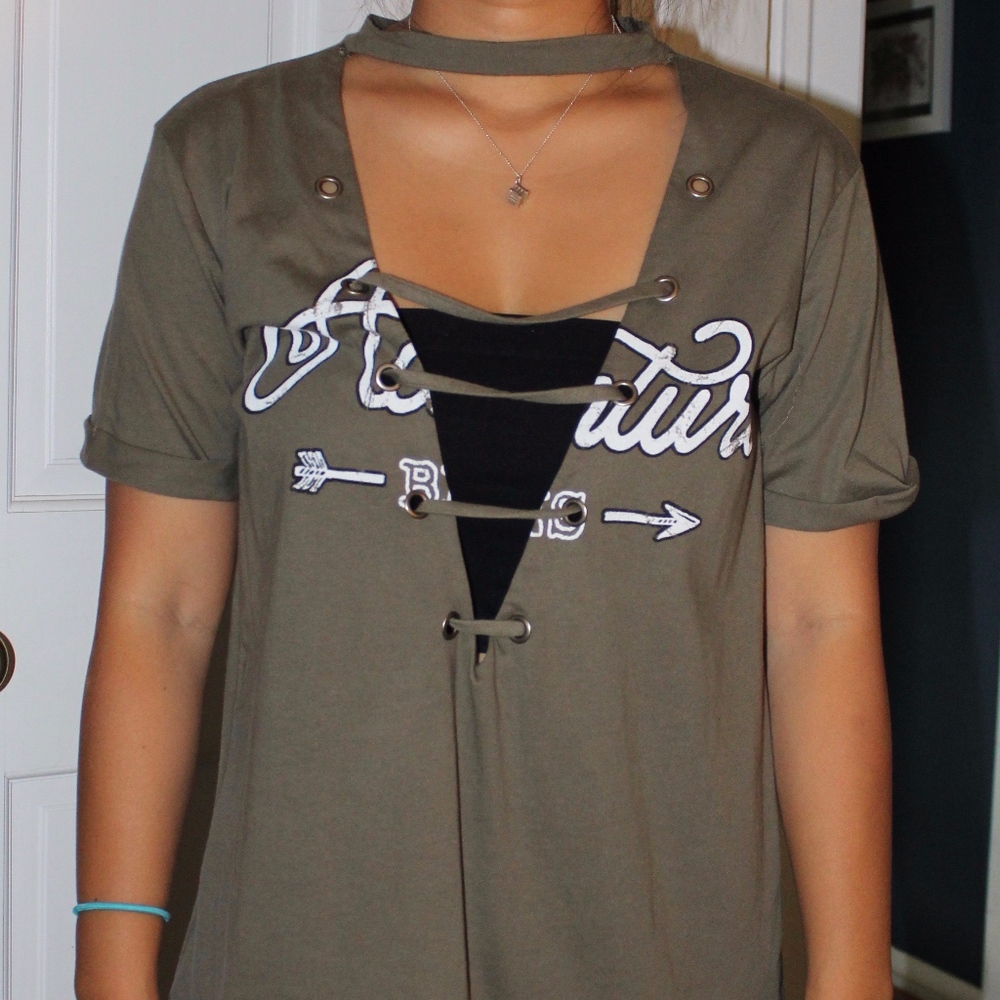 Green Cut out Short sleeve graphic tee